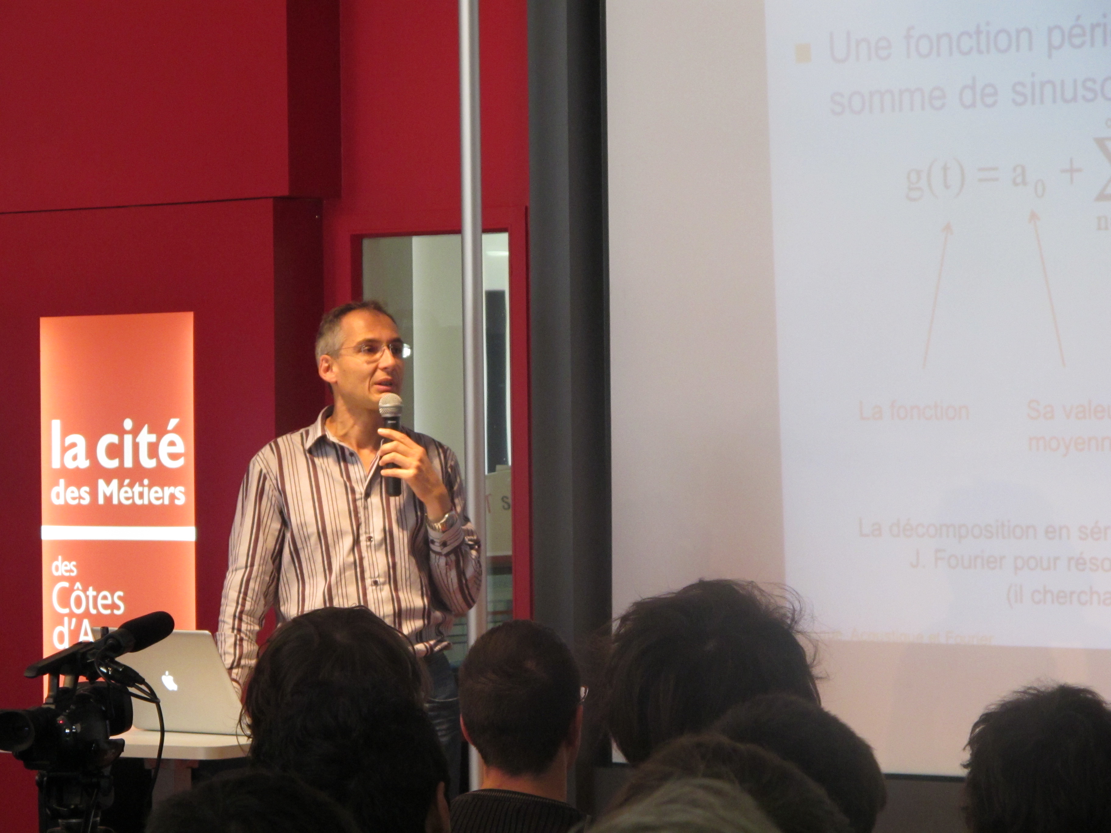 une conf  l'espace science et metier